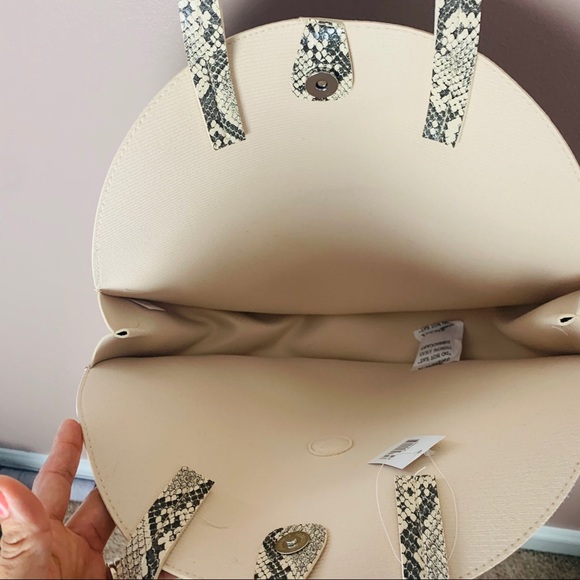 snake print round bag - Picture 5 of 5